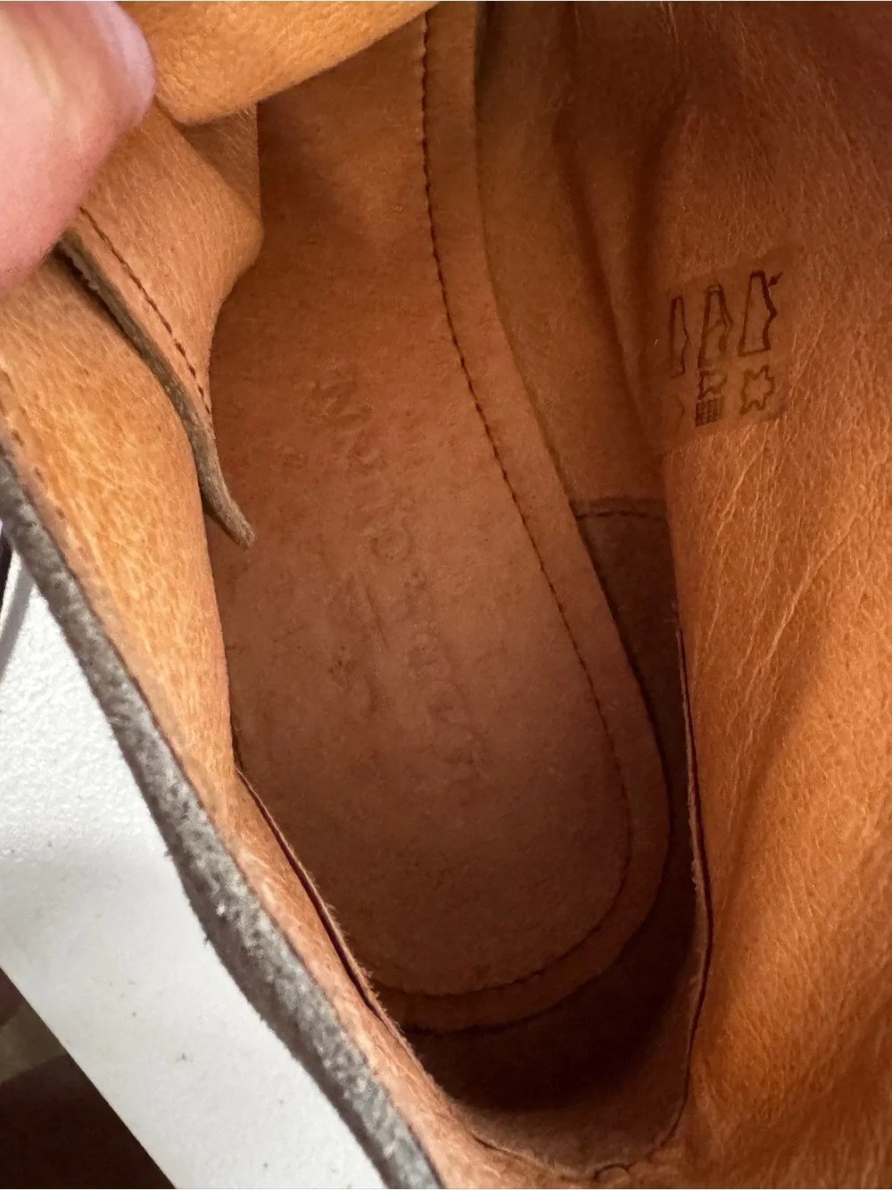 RODD & GUNN PEBBLY HILL SUEDE CHUKKA BOOT SIZE 43